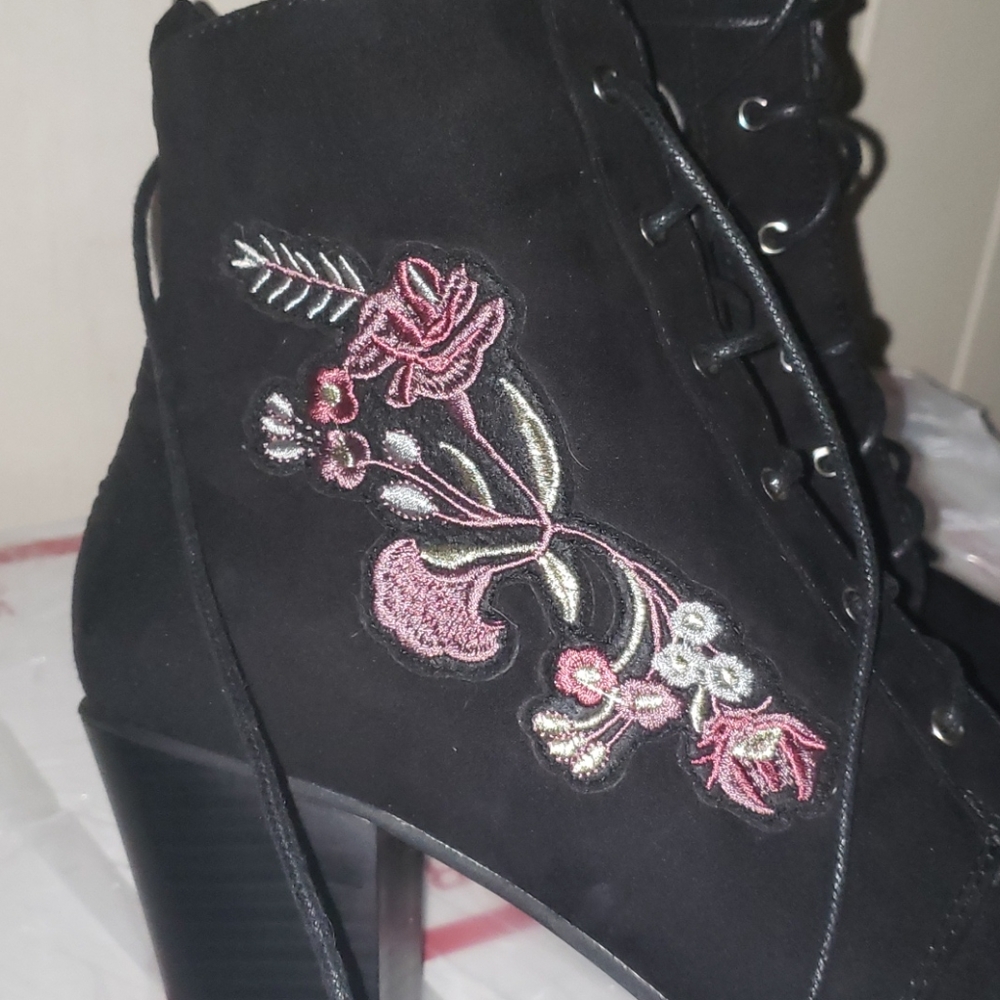 Floral Embroidered Booties - Picture 2 of 10